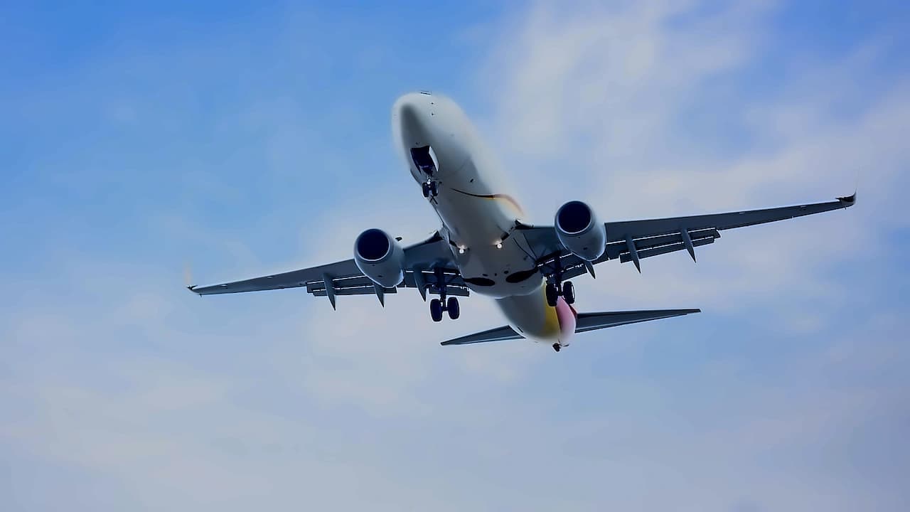 US Airlines Pocket $40B Fuel Windfall as Iran Talks Extend Amid Strait Closure
