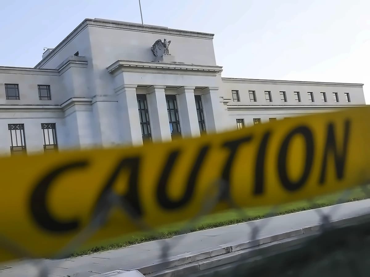 US, Canadian Funds Hedge FX Risks at Highest Level in 3 Years