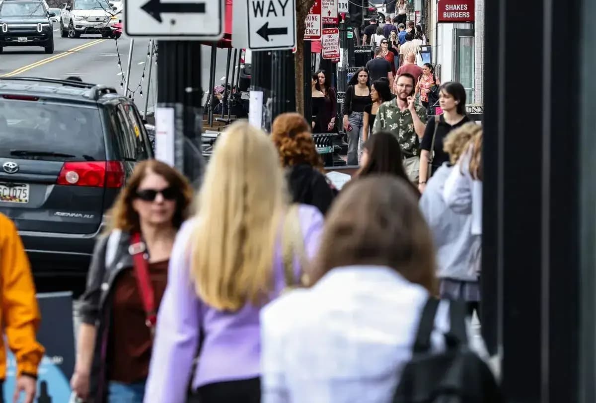 US Consumer Sentiment Hits Record Low Amid Iran War Costs