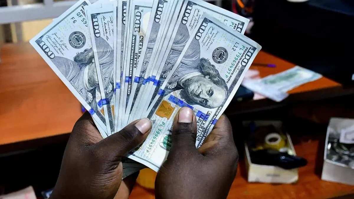 US Dollar Hits One-Year High on Hot Inflation Data