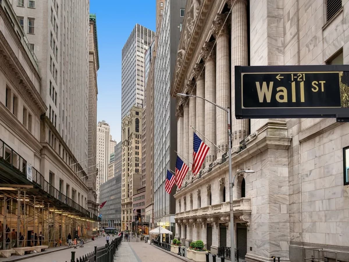 US Stocks Fall as AI Rally Consolidates, Semiconductor Sell-off Continues