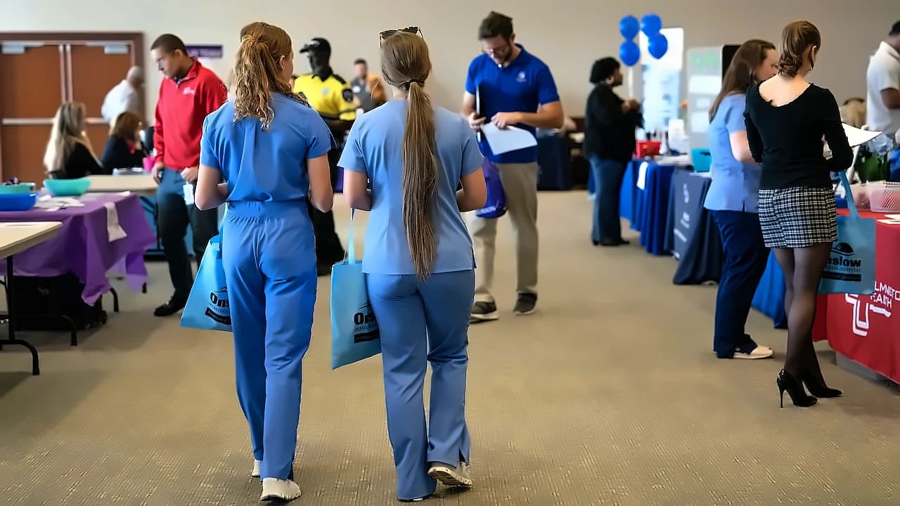 US Jobless Claims Fall to 215K, Signalling Continued Labor Market Stability
