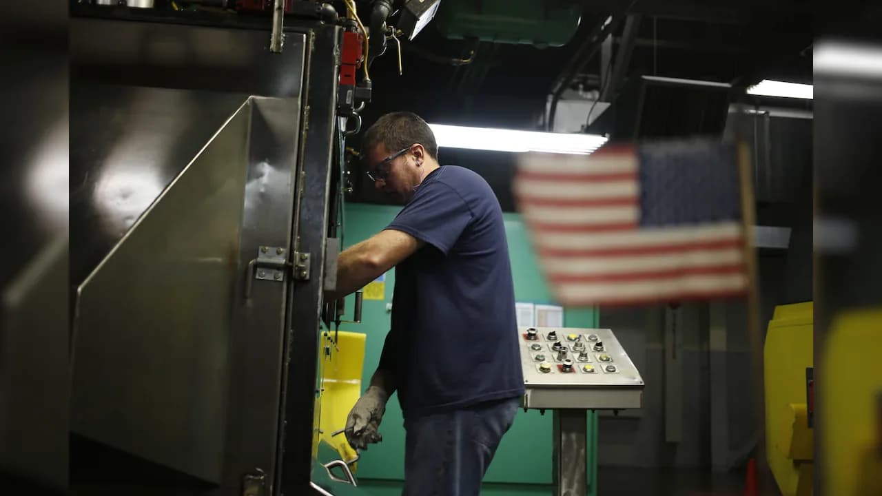 US Manufacturing Jobs Surge 0.6% in 6 Months, Driving Fed Rate Hike Bets