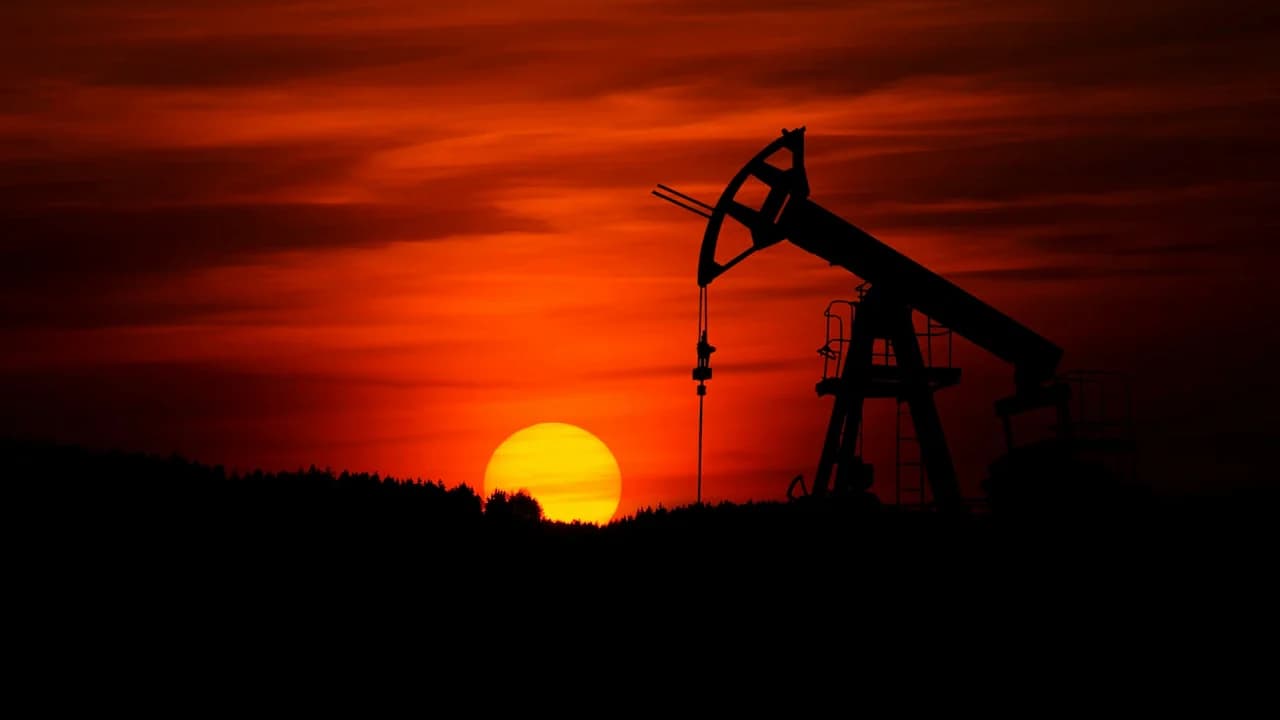 US Oil Production Hits Record High Amid Energy Affordability Election Focus