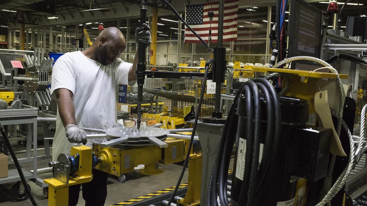 US Private Jobs Rise 98K in June, Best 3-Month Stretch in Year