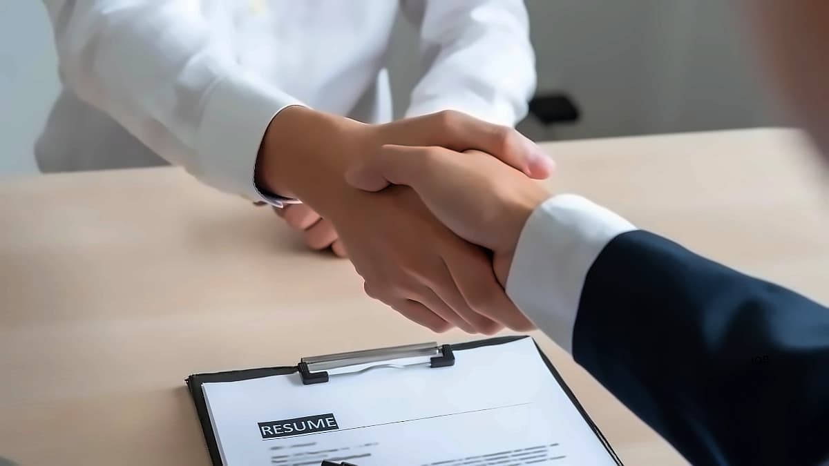 US Private Payrolls Rise 122K in May, Beats Forecasts: ADP