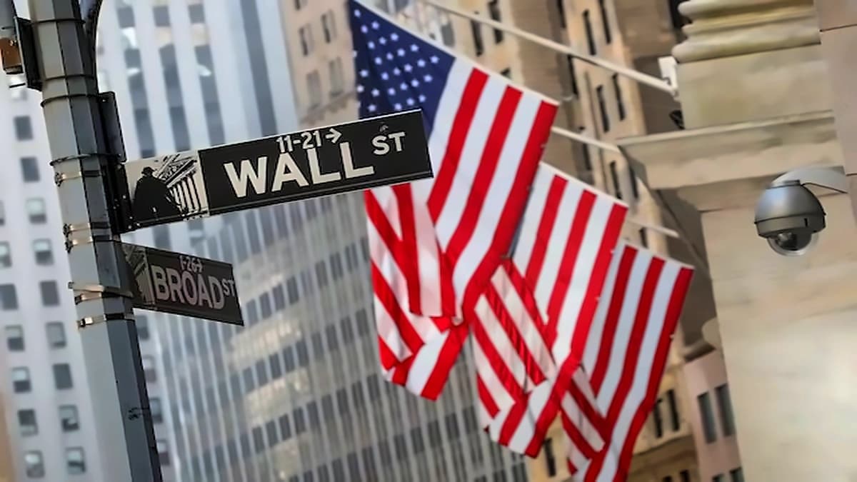 US Q2 GDP Revised Up to 2.2% on Strong Consumer Spending