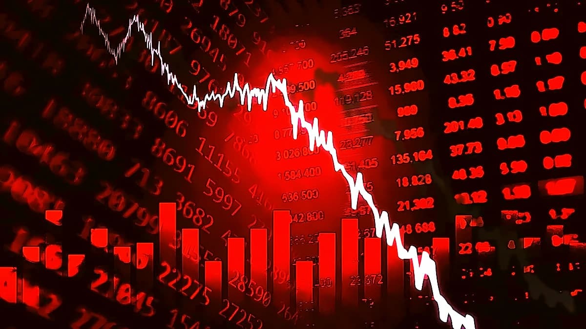 US Stock Market Crashes, Wipes $2 Trillion as Fed Rate Hike Bets Rise