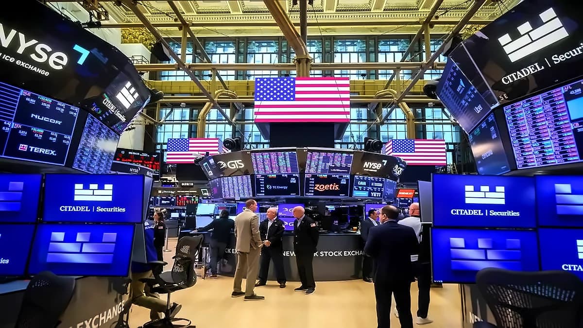 US Stocks Hit Record 14th Close in 14 Days, Futures Tumble 1% on Inflation