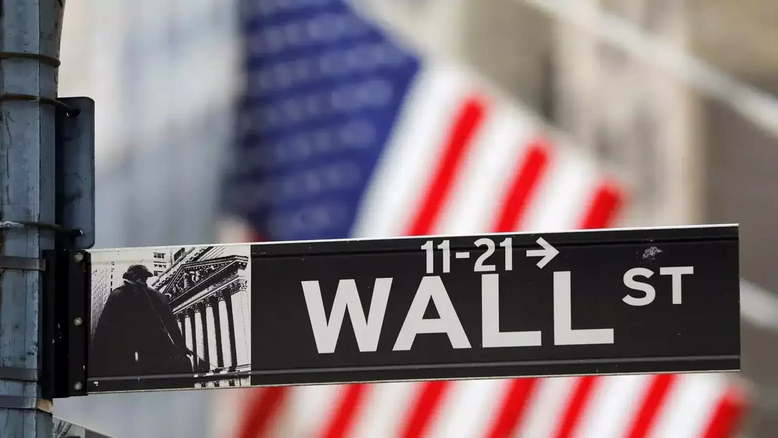 US Stocks Rise on Strong Earnings, Softer Inflation Data