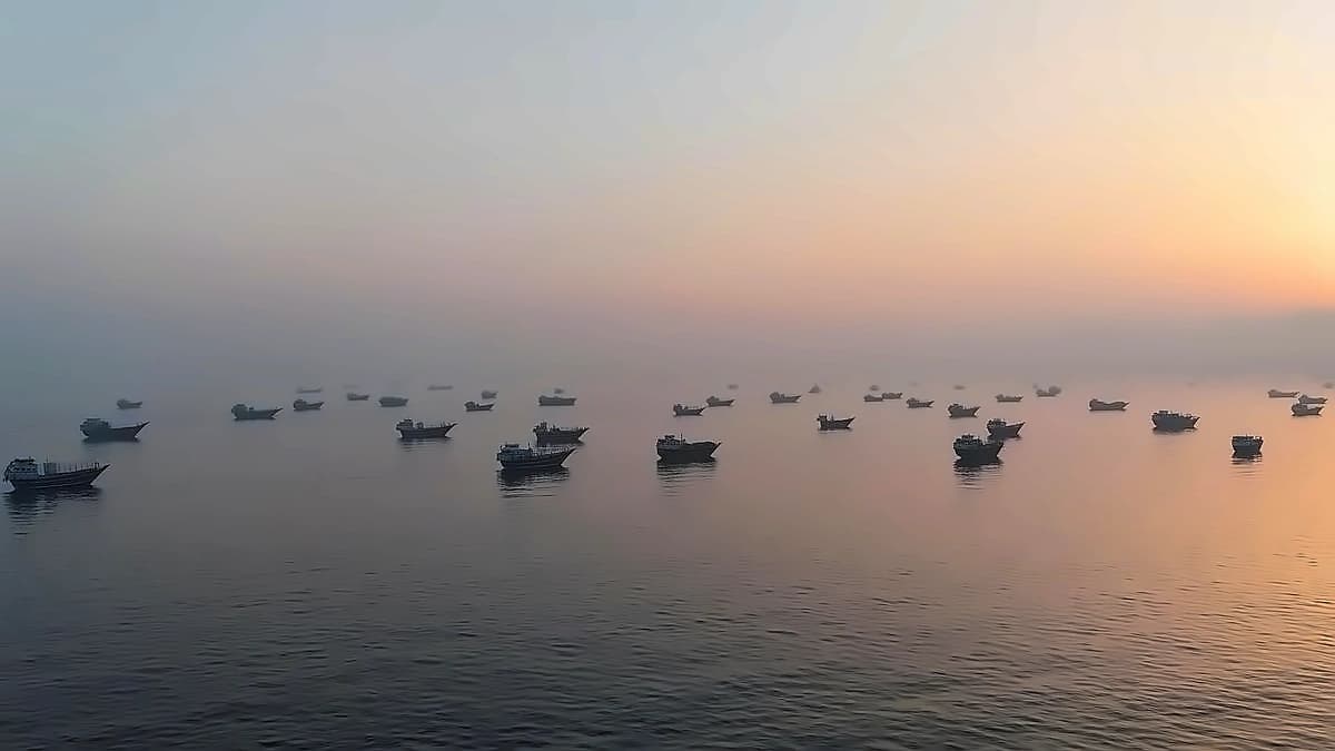 US Uses Iranian Oil Smuggling Tactics as Strait of Hormuz Reopens