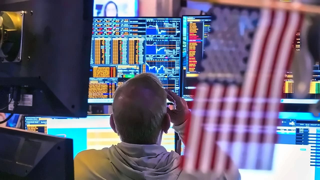 Dow Hits Record High as Trump Announces Iran Deal - Oil Plunges 5%