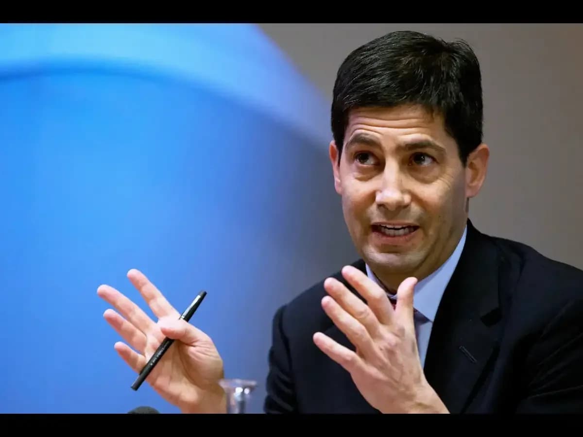 Warsh calls for Fed transcript limits to improve policy debate