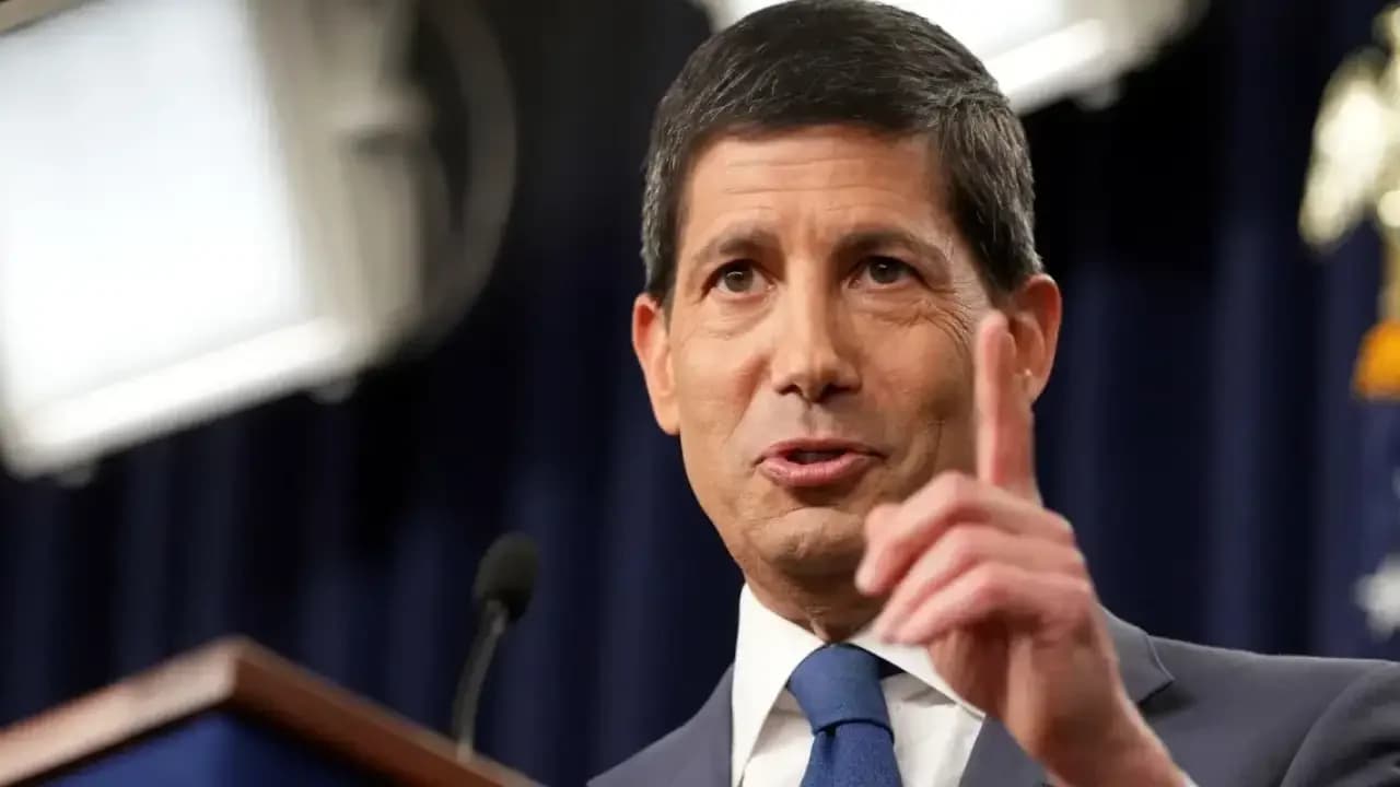 Warsh's Jackson Hole Speech: Global Investment Surge and Debt Concerns